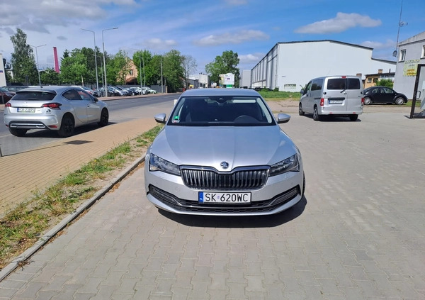 Skoda Superb cena 120000 przebieg: 108000, rok produkcji 2022 z Gniew małe 37